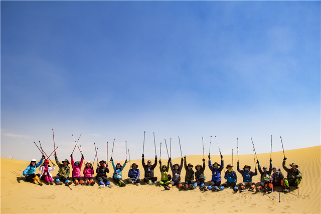 我院29名师生成功穿越库布齐沙漠