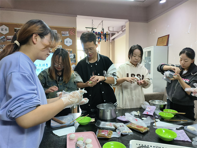 戴院徽 吹蜡烛 放河灯 书院味十足的第二届书院推介周系列活动喜迎“双节”