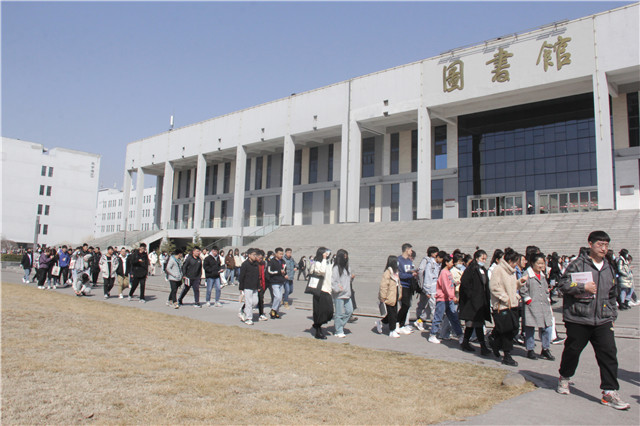 我校新学期开学第一天教学秩序井然