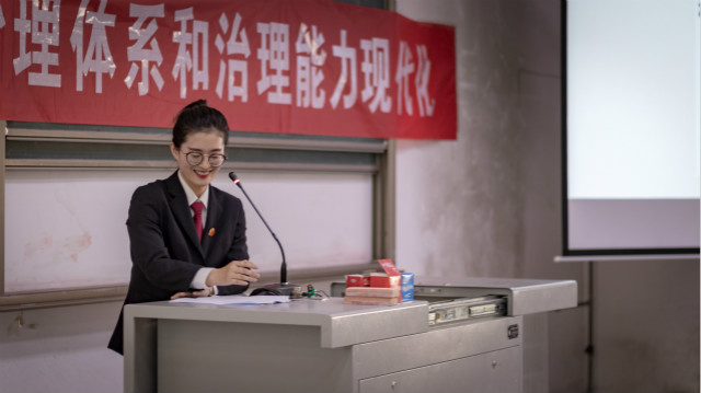 我校开展校园普法启动仪式暨普法宣传讲座