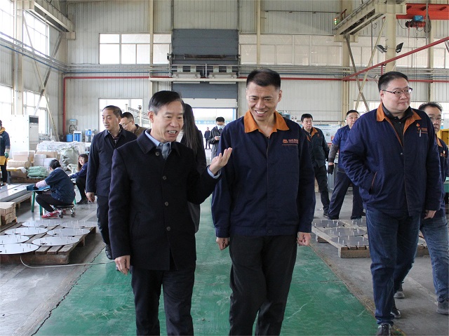 我校党委书记张存伟一行赴经纬智能纺织机械有限公司开展“访企拓岗促就业”活动