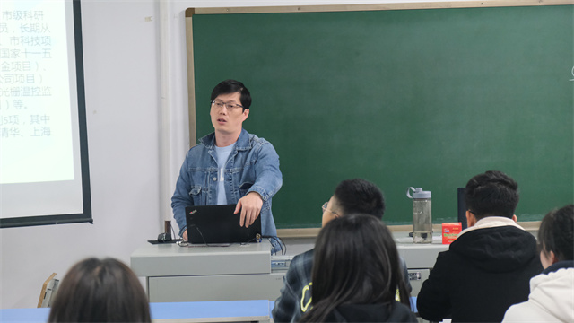 我校连续7年开设新生研讨课、体验课 趣味潮课受学生热捧