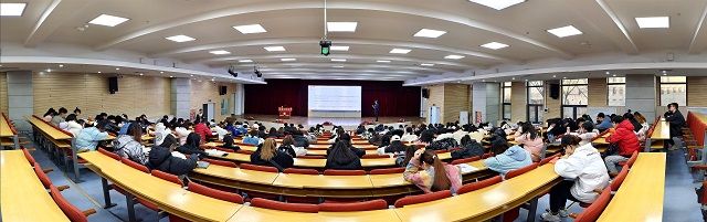 集团廖成林教授为我校学生开展主题讲座 讲述元宇宙背景下的营销