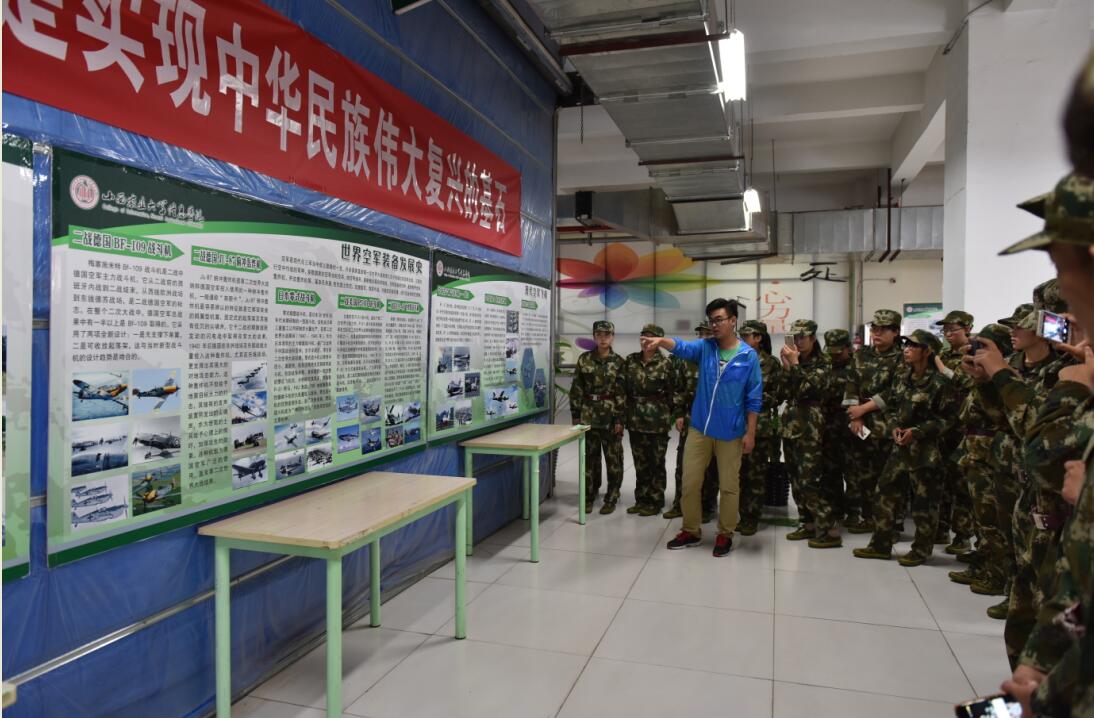 我院学生举办国防军事装备展览服务国防教育