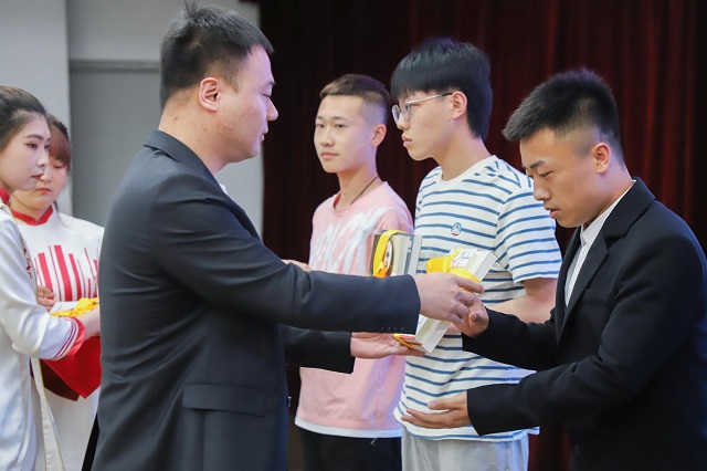 学校正式启动“信息产业大咖传记阅读计划”聚焦培养信息产业经营管理人才
