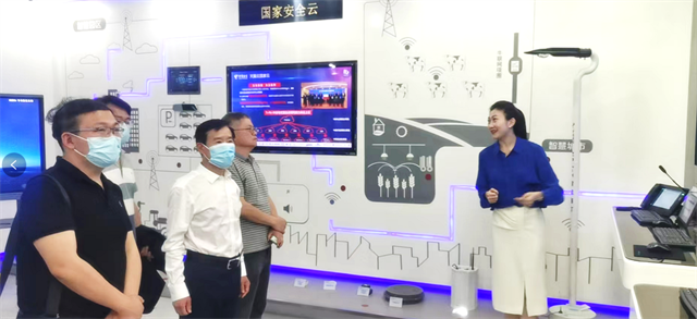 校长书记带队开展访企拓岗促就业工作