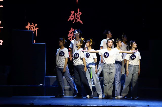 30名学生终极选拔Show 争夺德比游学Offer