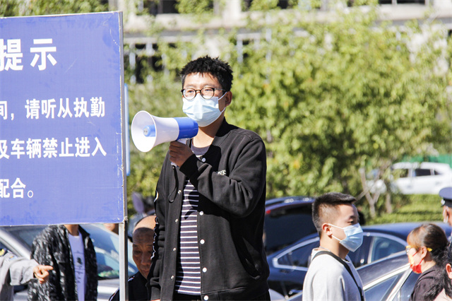直击迎新现场!8000余名2022级萌新从信院奔向新征程