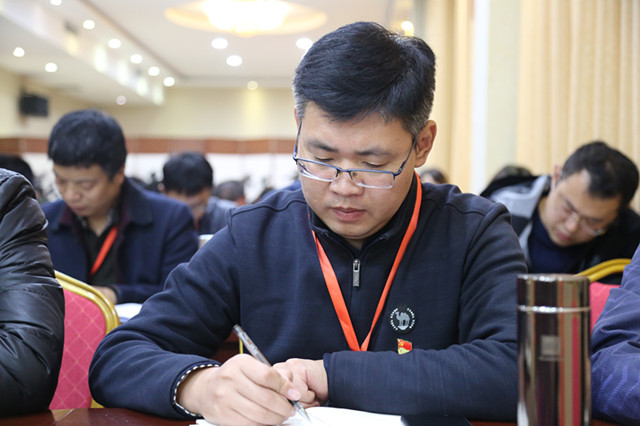 我校组织党员教师赴林州开展“不忘初心、牢记使命”主题教育红旗渠精神培训活动