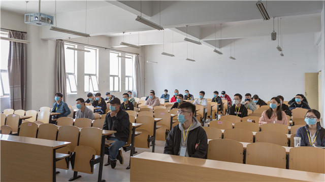 毕业年级学生返校后齐学思政第一课