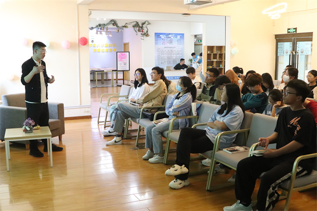 【我与信院的故事】赵振滔:用爱与责任浇灌学生成长