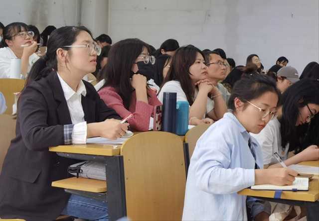 我校开展教学基本功能力提升专题培训会
