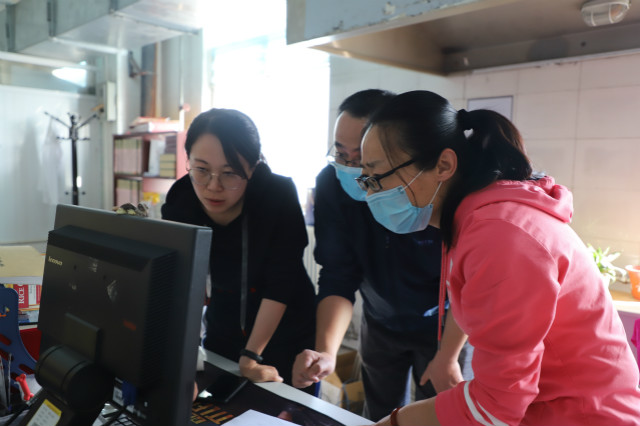 太谷区教科局调研指导我校五一假期防疫工作
