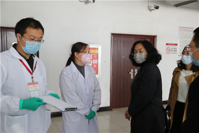 我校毕业年级学生开学准备工作接受检查验收