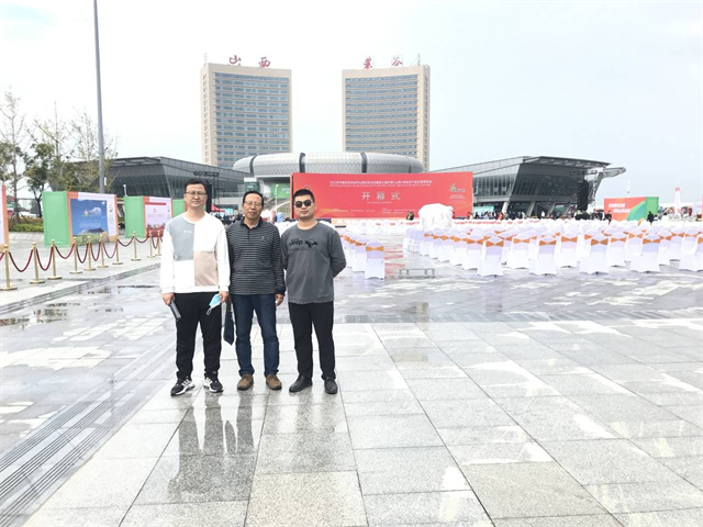 “智能专用车辆产业学院”第一代产品“飞天猪”亮相第七届中国(山西)特色农产品交易博览会