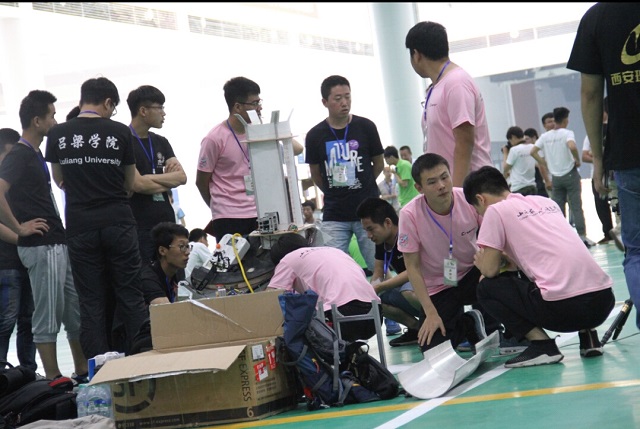 我院机电工程系机器人代表队在全国大赛上取得骄人成绩