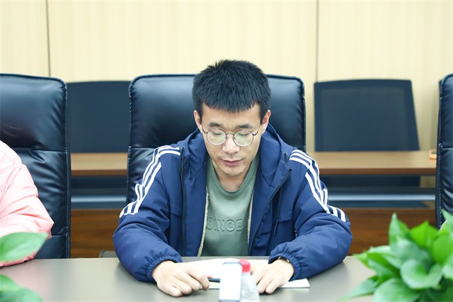 学习二十大 奋进新征程——我校召开新进教职工座谈会