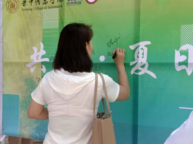 【家长开放日】商务英语学院簇拥家校联动同心圆 筑学生完满成长梦想