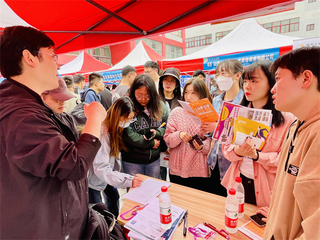 我校2023届“访企拓岗、百企进校”校园双选会顺利开展
