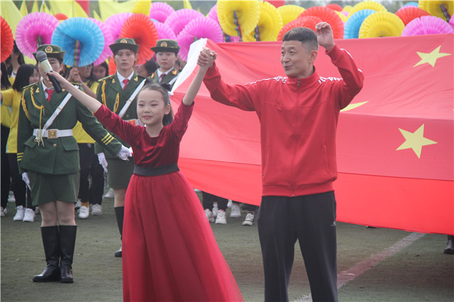 活力青年强国,演绎完满信院——我校第十二届春季田径运动会隆重开幕