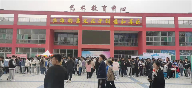 4000余名学子参与体验精神卫生月户外宣传活动