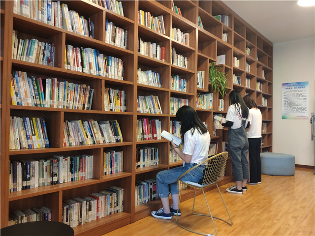 回眸与展望Ⅰ:庆祝新校区建成十周年 致敬砥砺前行开拓者