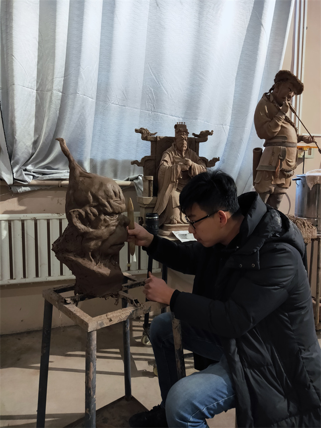 雷云龙:借科幻艺术为学生插上想象的翅膀