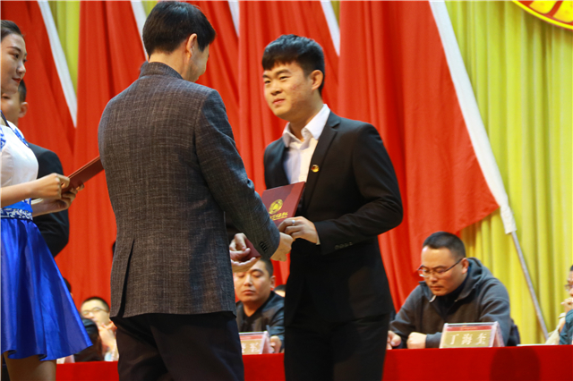 我校第十四届学生会成立大会隆重召开