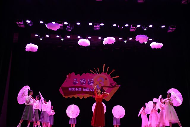 手舞心灵 用心演绎无声之爱——第三届“阳光心态 灿烂人生”手语操暖心开赛