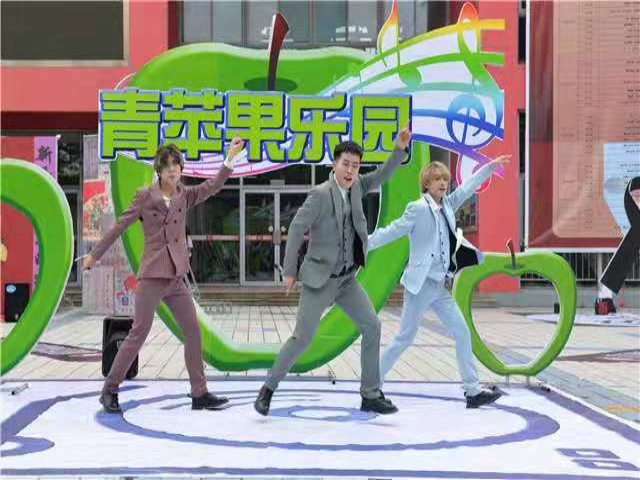 我校第九届“魅夜乌马河”校园戏剧节盛大开幕