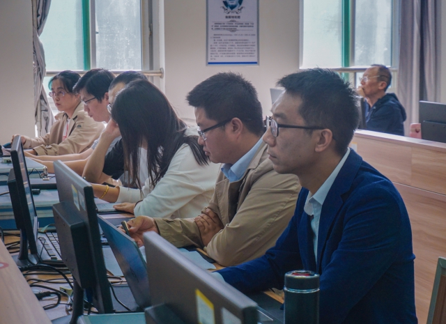 我校教职工集体学习习近平总书记教师节重要寄语精神