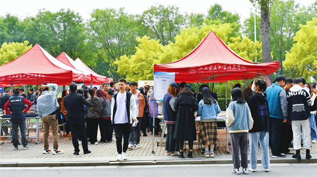 六省两市100家企业到我校选聘人才