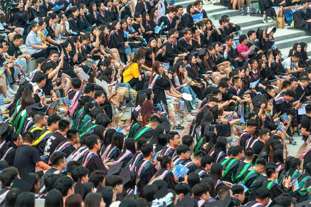 跃入人海 奔赴未来——我校隆重举办2023届学生毕业典礼暨学位授予仪式