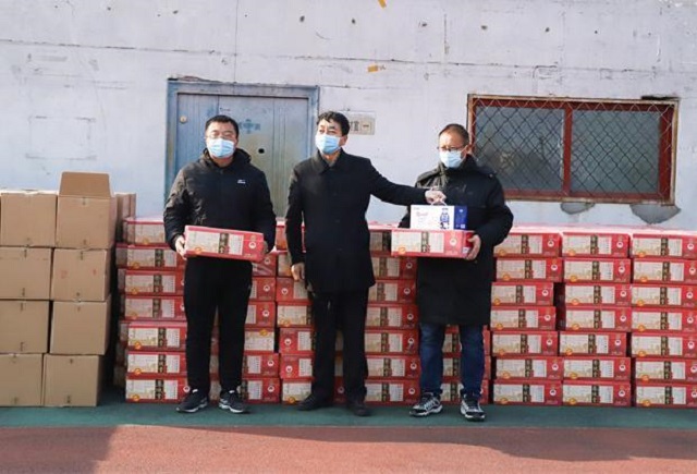 同心抗疫 温暖相助 爱心企业家向我校捐赠防疫物资