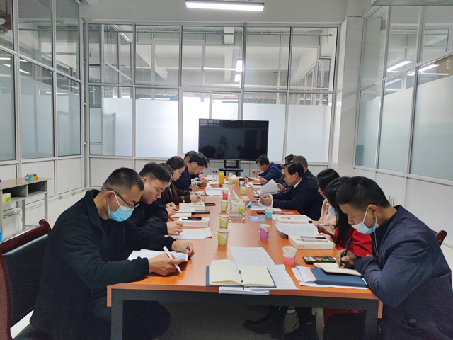 我校召开党委理论学习中心组（扩大）会议暨党的二十大报告专题学习会