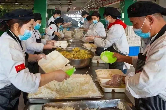 感动!艰苦战“疫”下的信院速度