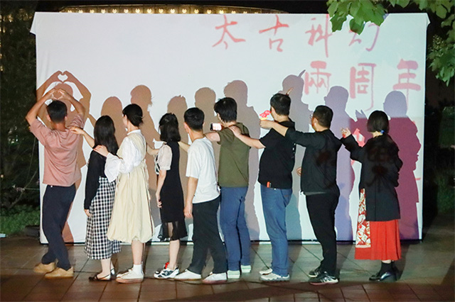 “嗨”翻校园的新世界2048校园幻想节,如此惊艳!