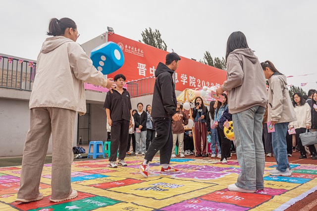 燃度升级!日落音乐集市一键开启趣味校园