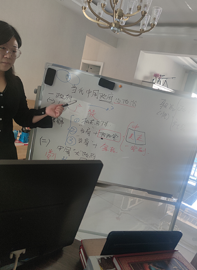 汇聚淬炼星火力量 用心做好学生服务工作