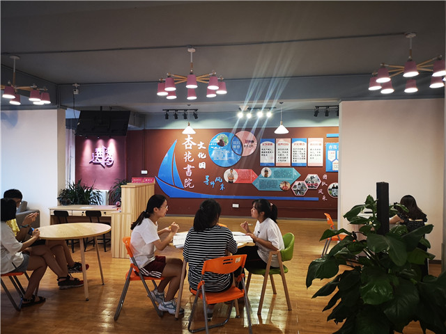 回眸与展望Ⅰ:庆祝新校区建成十周年 致敬砥砺前行开拓者