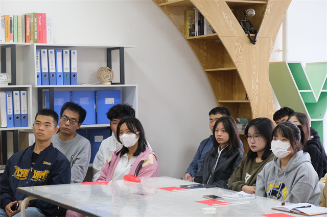 振奋！我校师生收听收看并热议党的二十大开幕会盛况