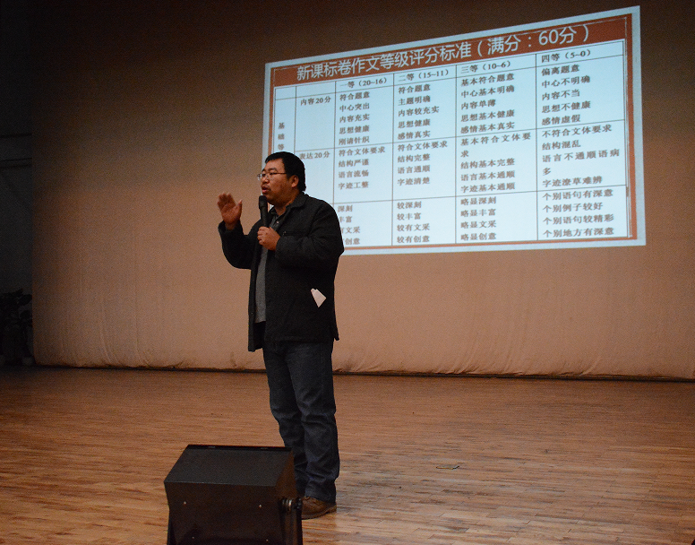树品牌信院 为考生服务——阳光高考服务行之走进盂县中学