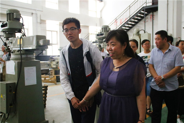 【家长开放月】架起家校心桥 共筑美好未来——智能工程学院“家长开放日”活动搭建家长与孩子之间的桥梁