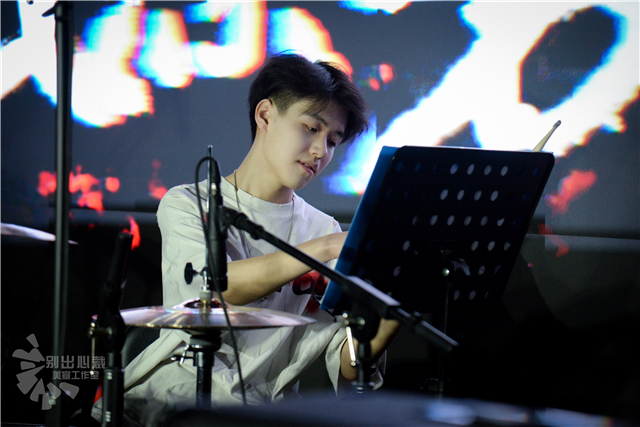 “闹的不错”Live House再造热爱 一场属于信院人的青春派对