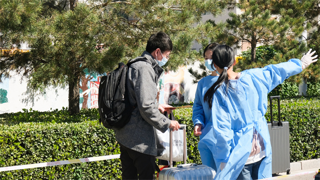直击迎新现场!8000余名2022级萌新从信院奔向新征程