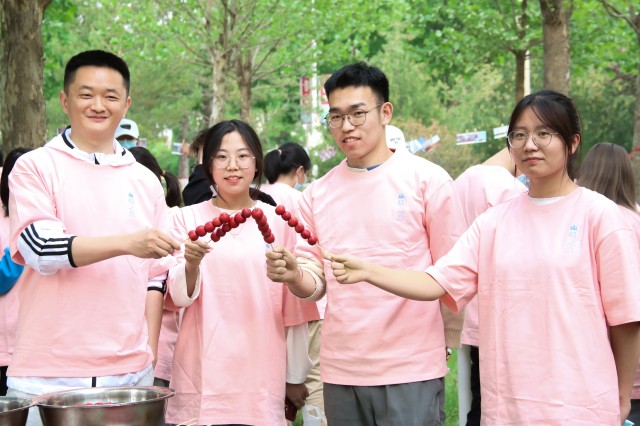 嗨!社区劳动体验不重样,你的专属山楂果林开园啦