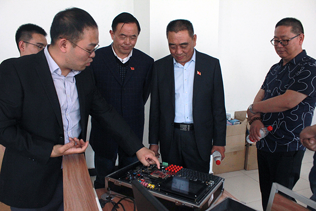 党的十九大代表张玉柱走进我校宣讲党的十九大精神