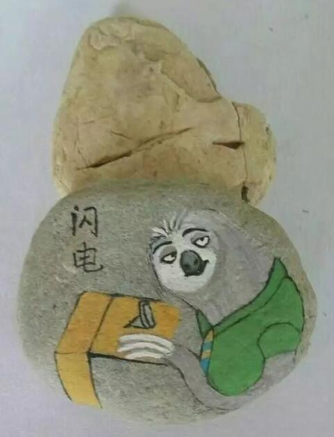 【校友传真】特岗教师王美英与她的石头画