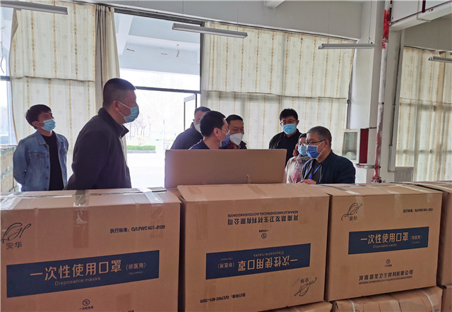 我校毕业年级学生开学准备工作接受检查验收