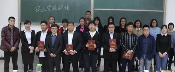 企业HR担任评委，助力信院学子规划职业